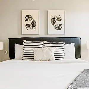  Apartment Stylish Retreat - King Beds - Walk To Sloans