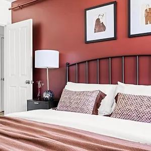  Apartment Modern Comfort - King Beds - Walk To Sloans